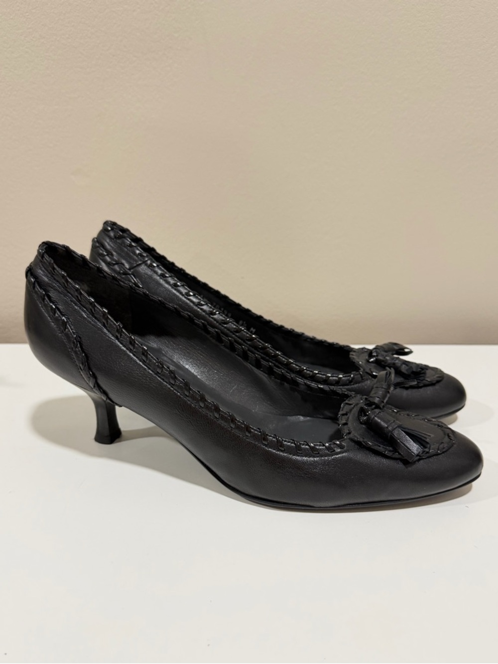 Stuart Weitzman y2k Vtg Black Leather Tassel Kitten Heel Pumps Size 8.5